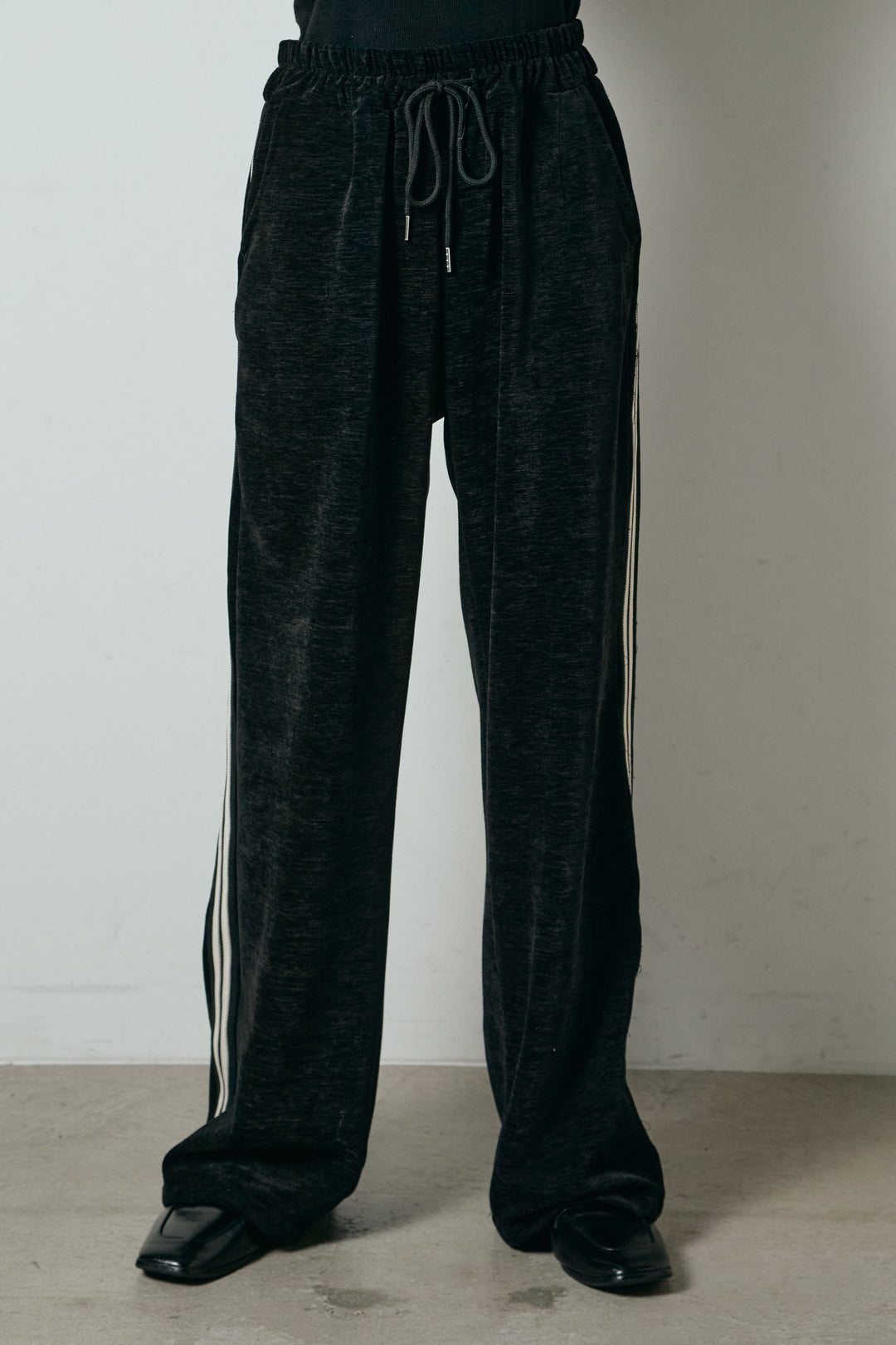 リラックスサイドラインベロアワイドパンツ