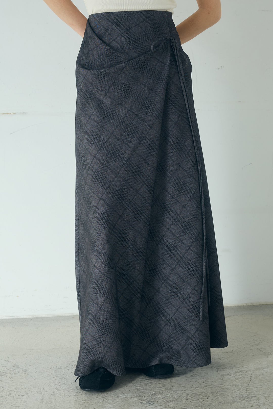 [SET]ナイロンフーディーブルゾンアウター+タータンチェック柄フロントデザインスカート(2set)