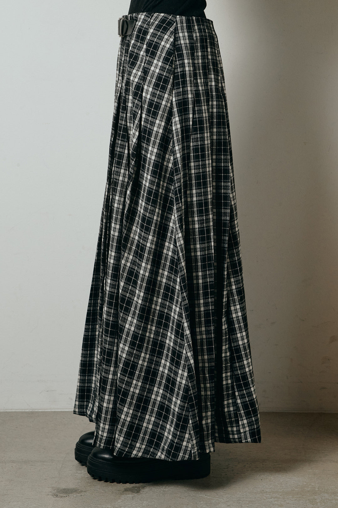 [SET]ポンチョシルエット透かしニットトップス+ベルト付きタータンチェックプリーツスカート(2set)