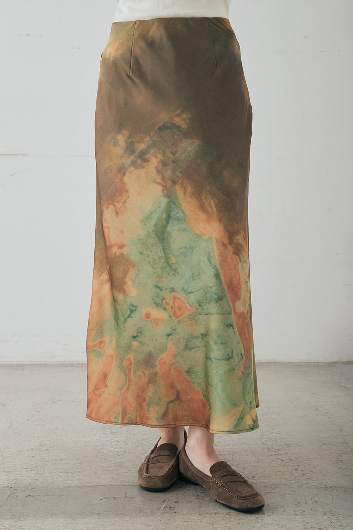 ニュアンス柄サテンスカート