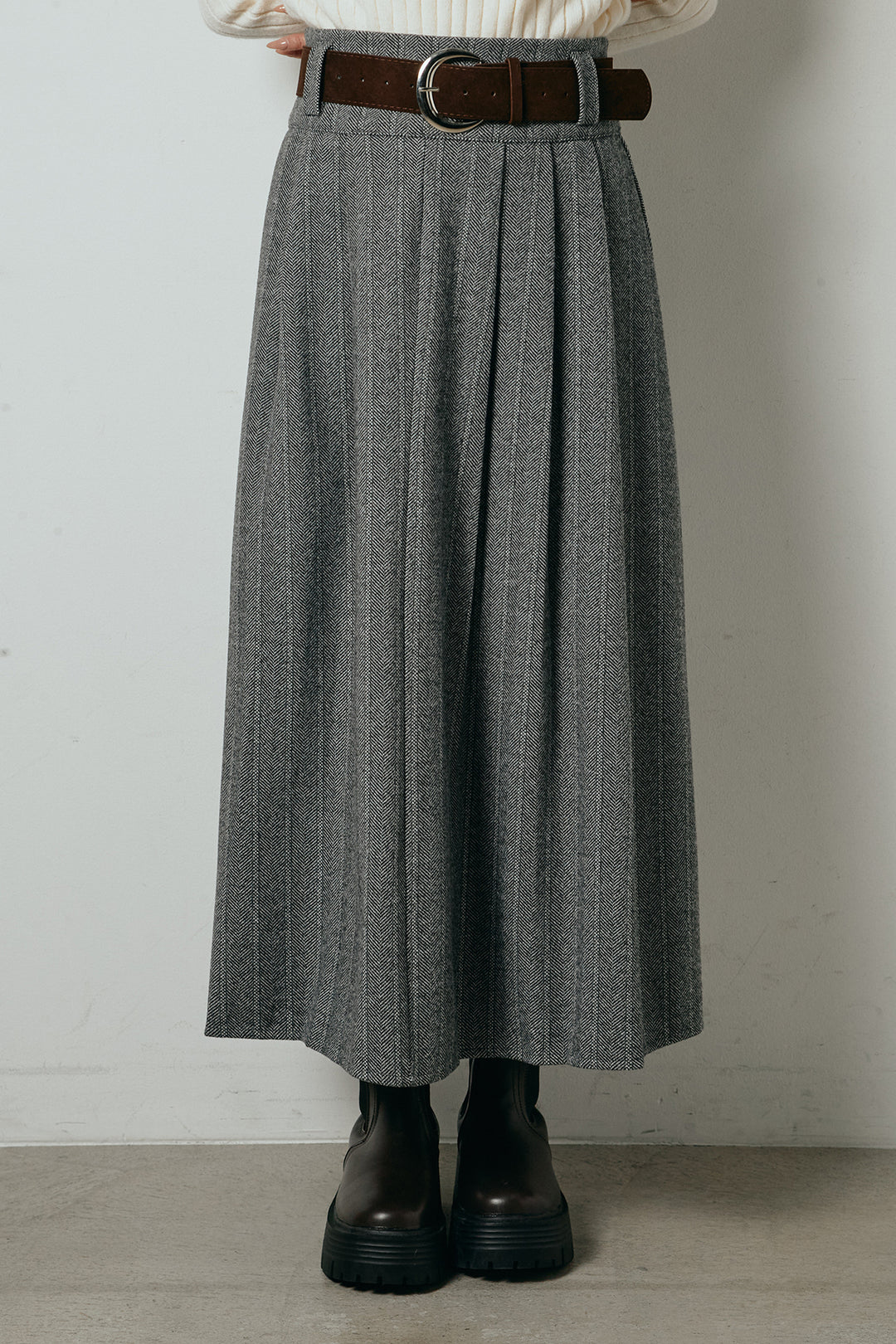 [SET]レイヤード風リブニットトップス+太ベルト付きヘリンボーンプリーツスカート(2set)