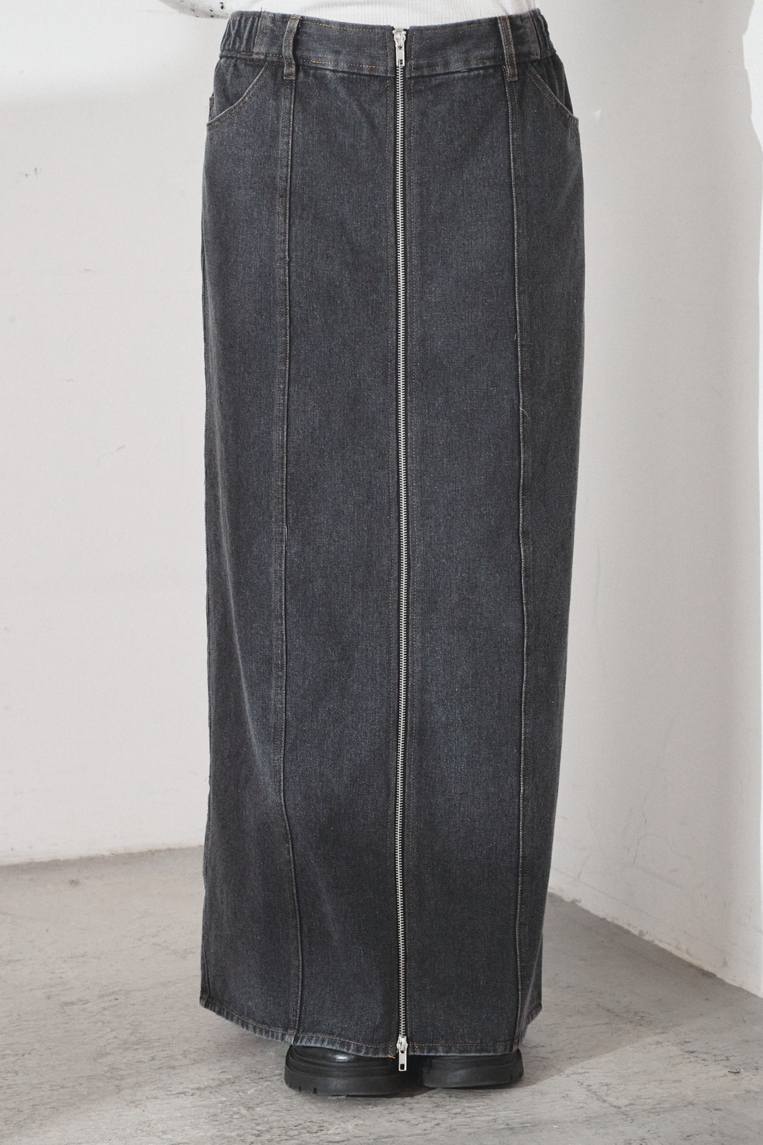 [SET]アブストラクト柄ニットプルオーバー+フロントジップデニムスカート(2set)