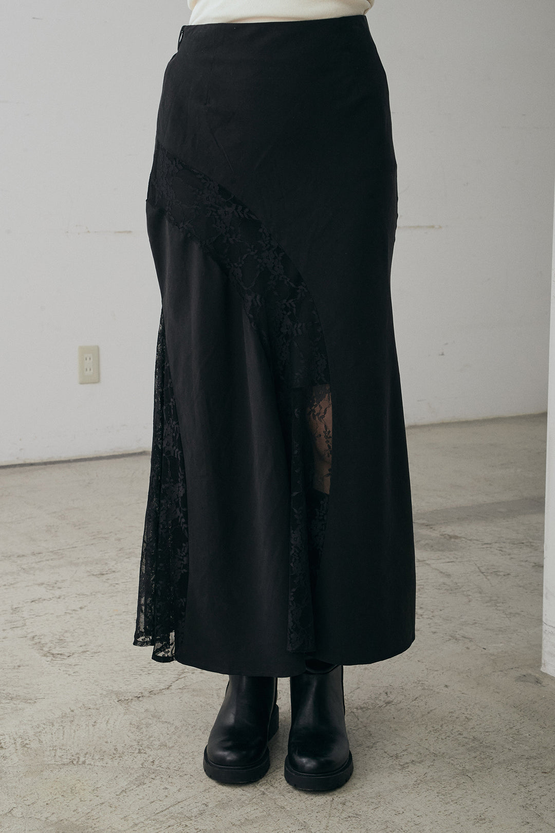 [SET]裏毛ロゴ刺繍ハーフZIPスウェット+刺繍レースデザインサテンスカート(2set)