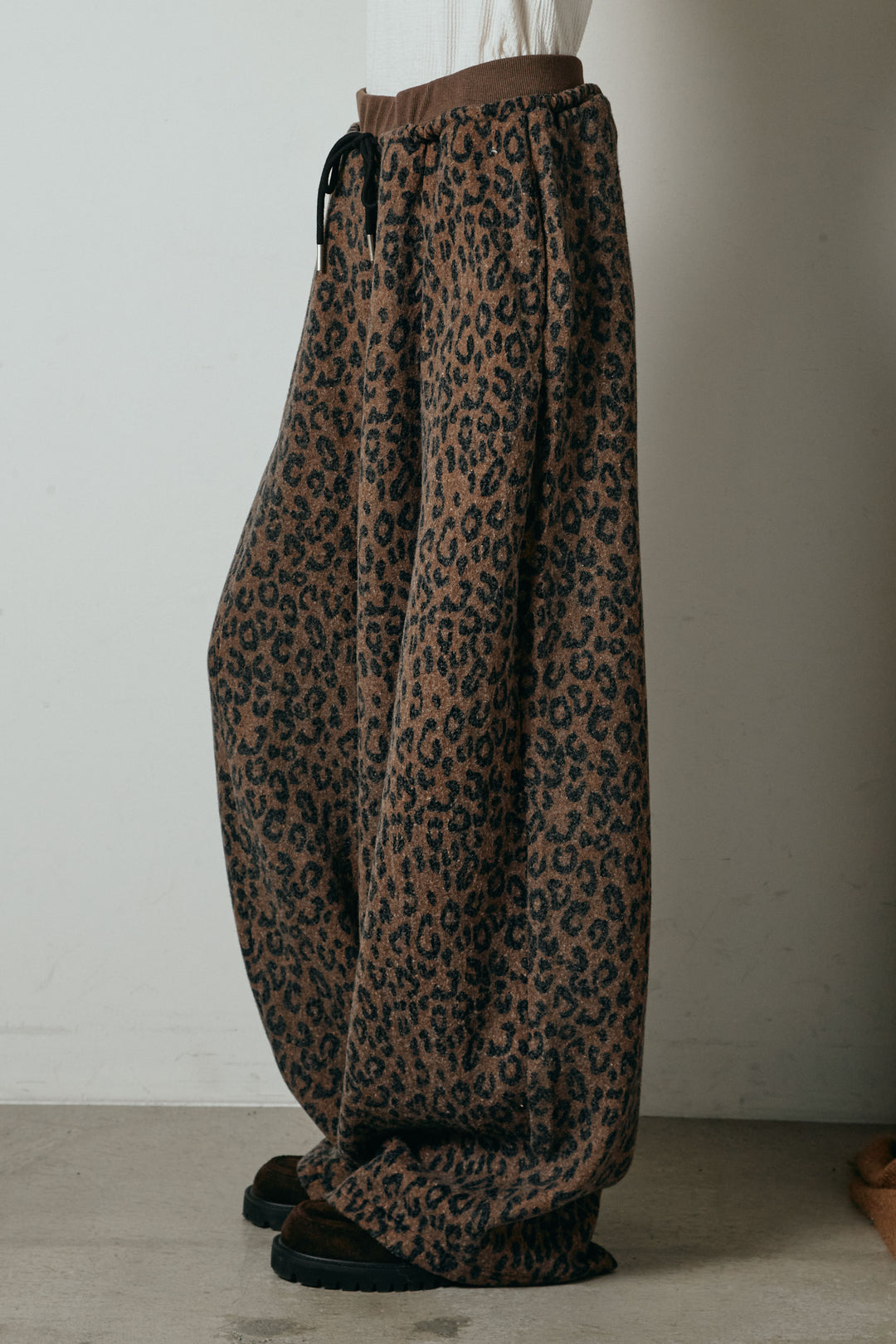 リラックスレオパード柄ワイドパンツ