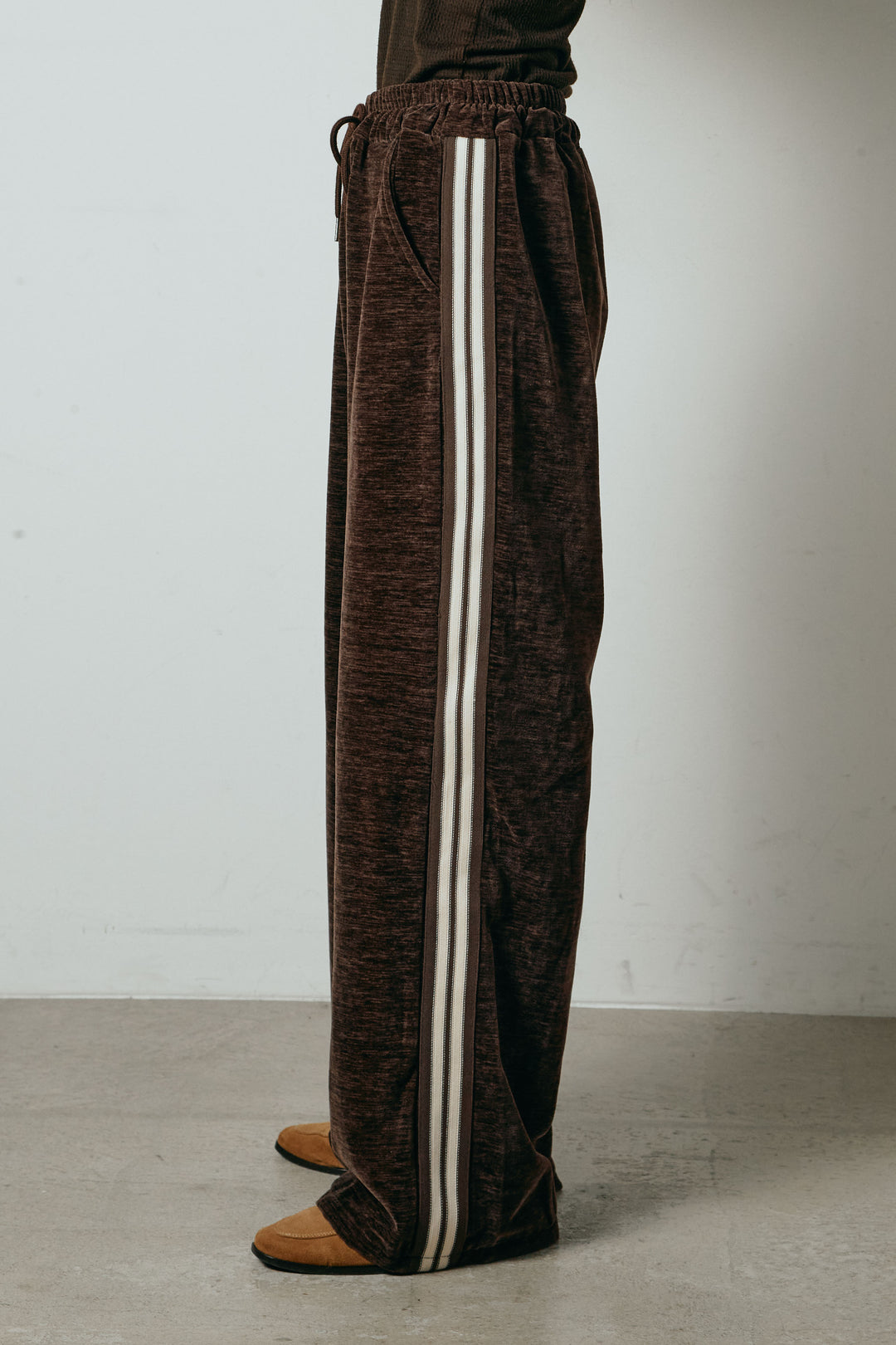 リラックスサイドラインベロアワイドパンツ