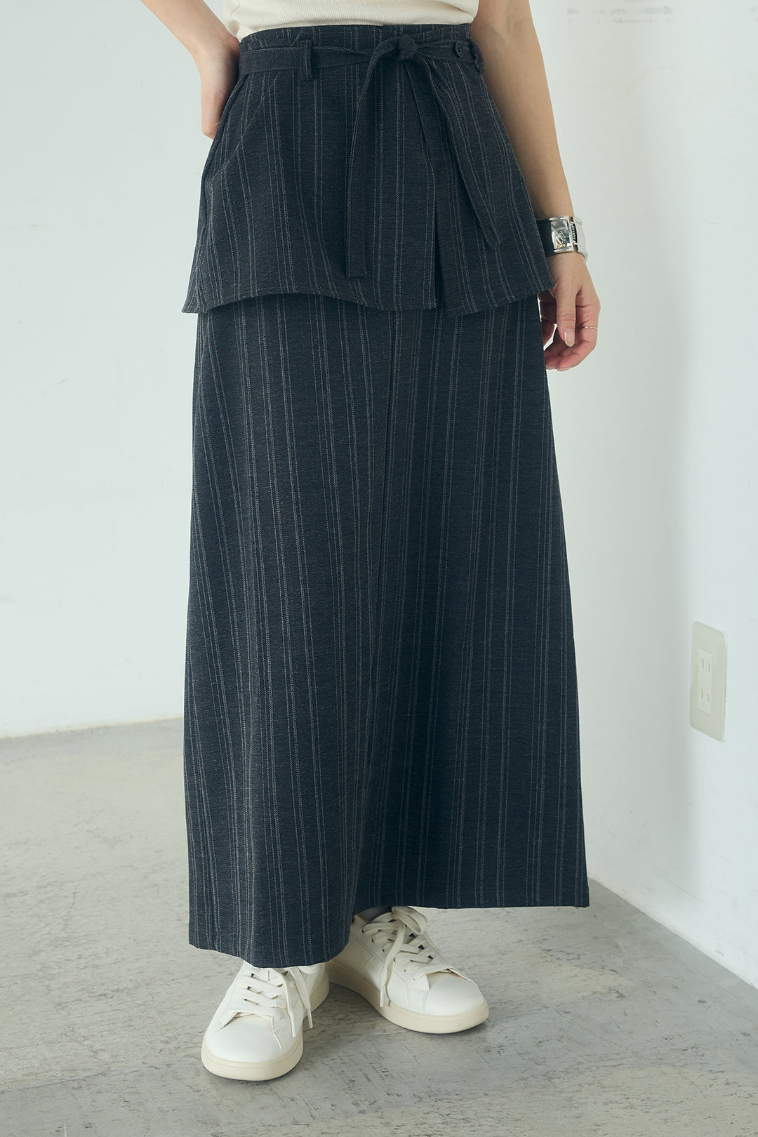 ラップ巻きピンストライプワイドスカート