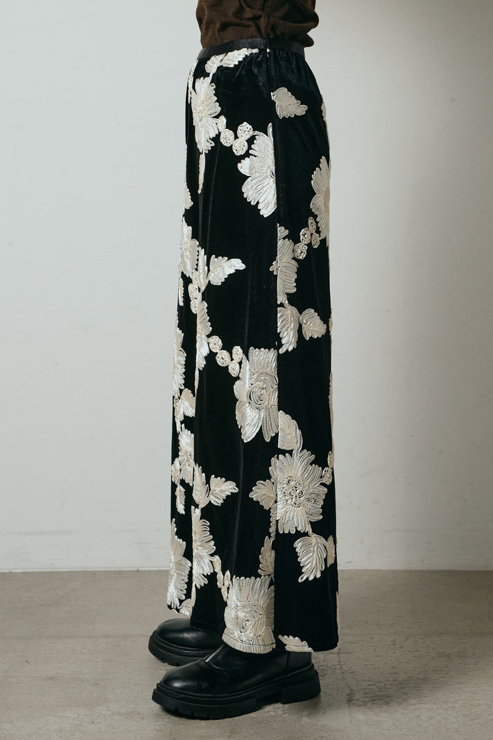 フラワー刺繍ワイドスカート