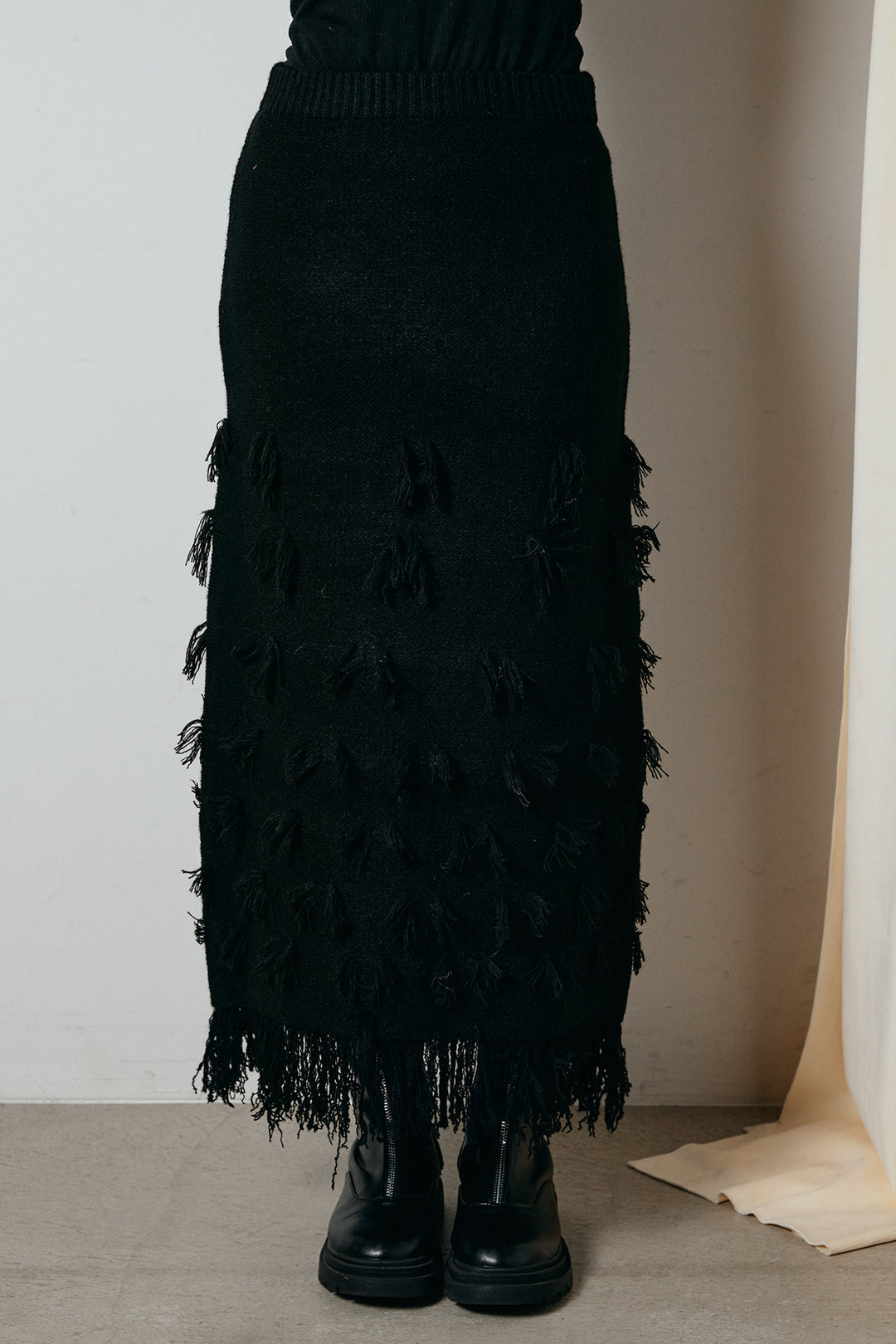ポイントフリンジニットナロースカート