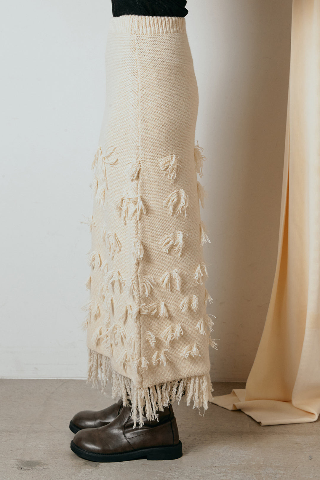ポイントフリンジニットナロースカート