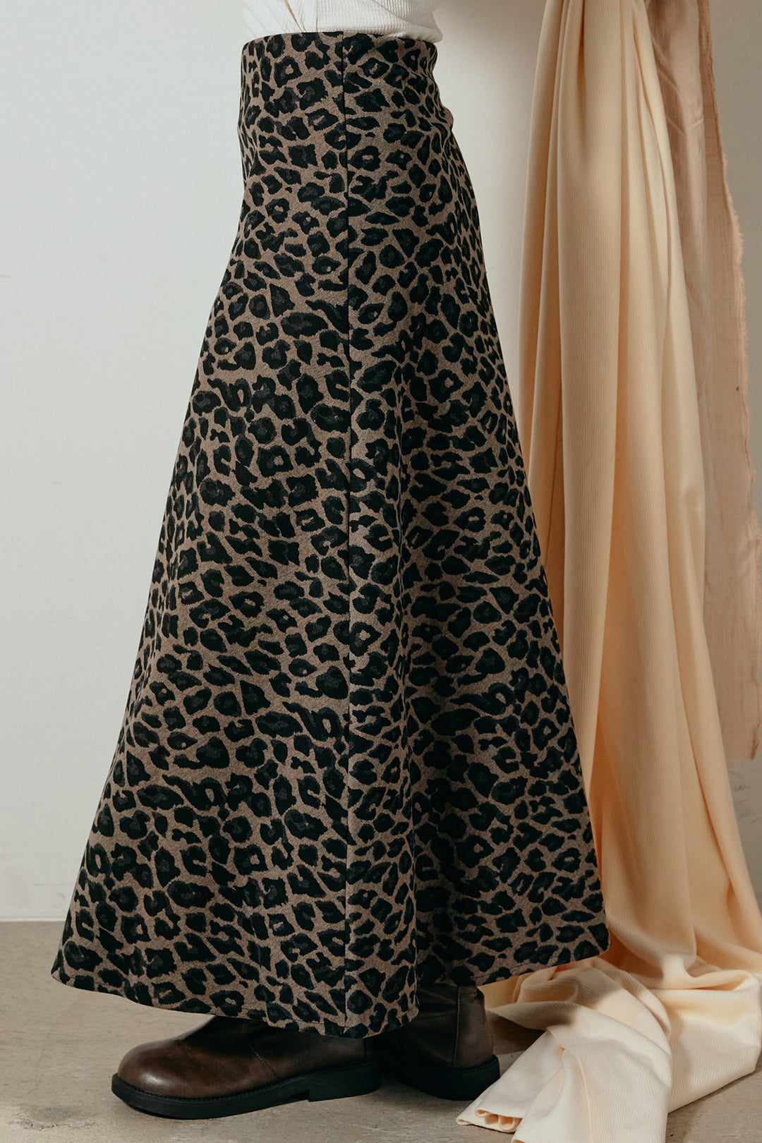 [SET]ロゴジャガードニットトップス+レオパードロングスカート(2set)