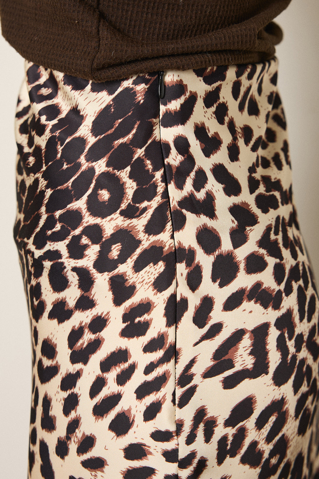 [SET]モノトーンプリントスウェット+レオパード柄サテンスカート(2set)