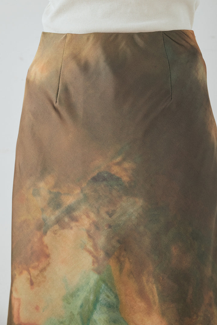 ニュアンス柄サテンスカート