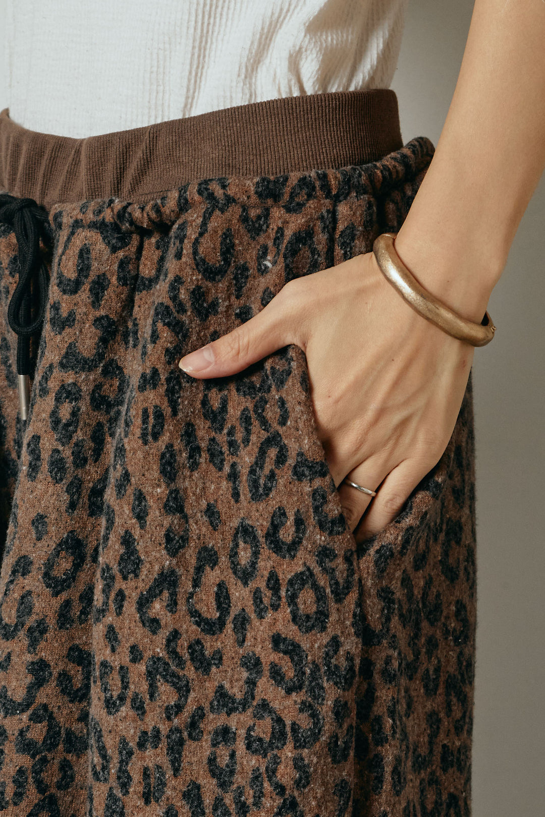 リラックスレオパード柄ワイドパンツ