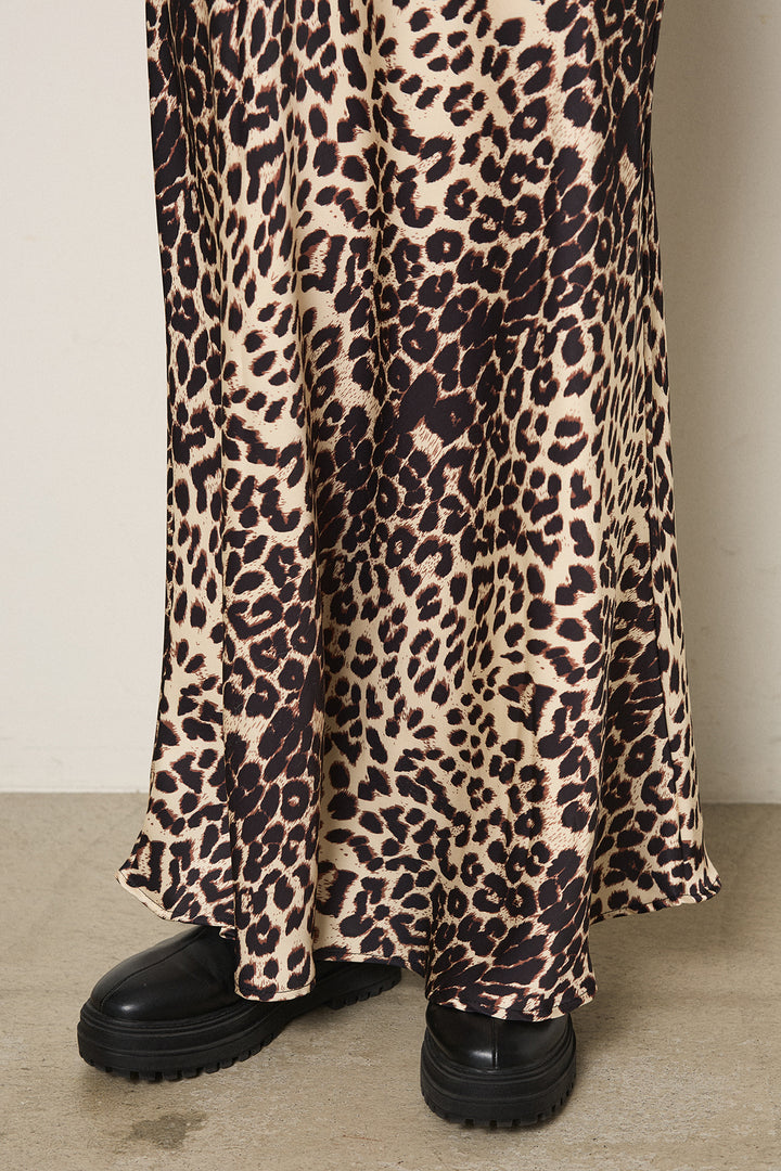 [SET]モノトーンプリントスウェット+レオパード柄サテンスカート(2set)