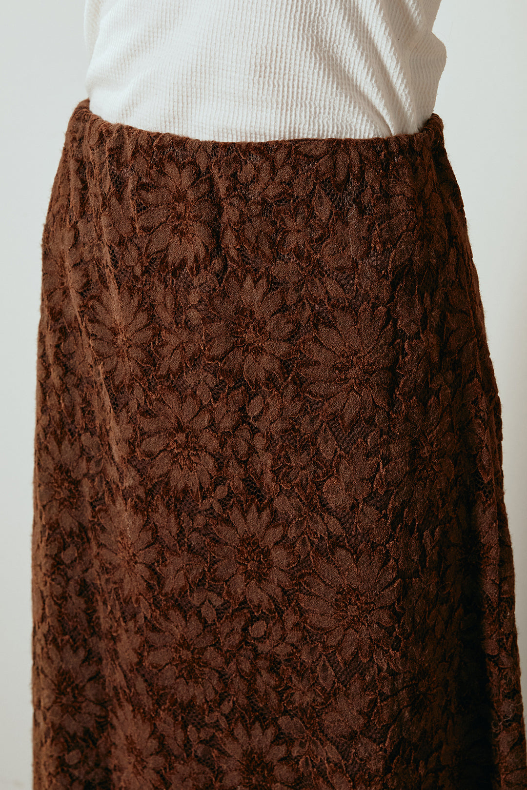 [SET]ノーカラーマフラーバッグ付きアウター+花柄刺繍ベロアフレアスカート(2set)