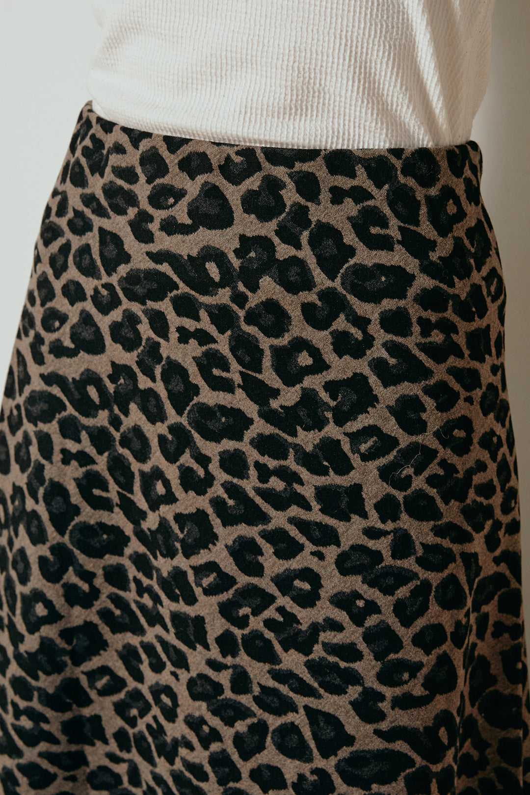 [SET]ロゴジャガードニットトップス+レオパードロングスカート(2set)