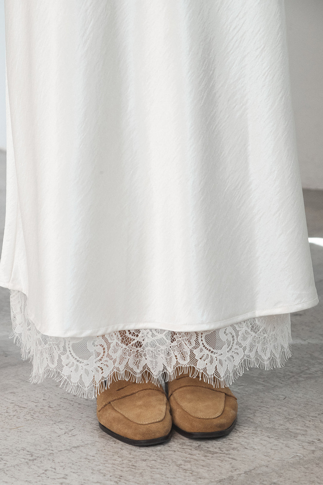 [SET]襟コーデュロイジップデニム調カバーオール+裾レースデザインサテンスカート(2set)