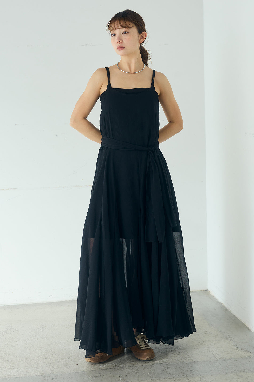 [SET]ナイロンフーディーブルゾンアウター+シアーフリルキャミワンピース(2set)