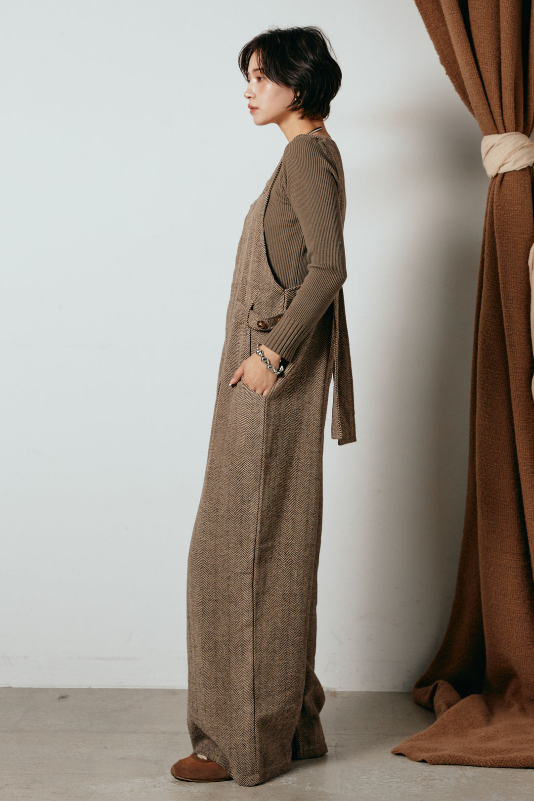 [SET]チャンキースラブニットクロップドプルオーバー+クラシックヘリンボーンサロペット(2set)