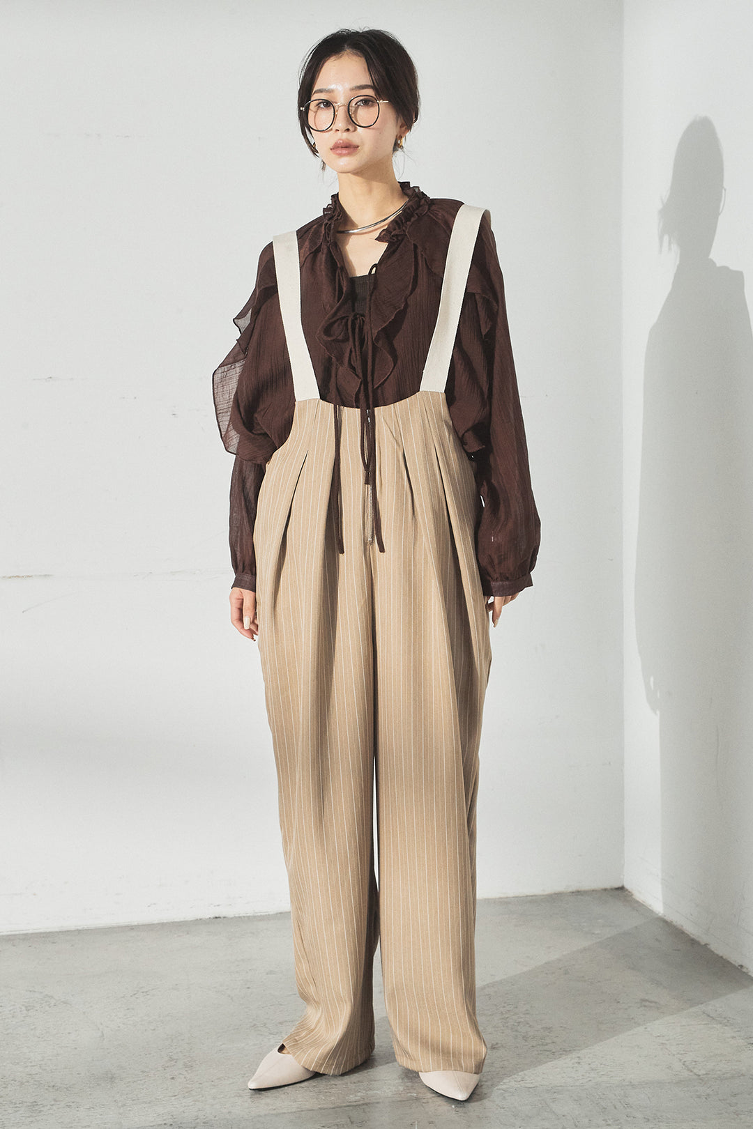 [SET]フロントリボンフリルブラウス+ピンストライプツータックサロペット(2set)