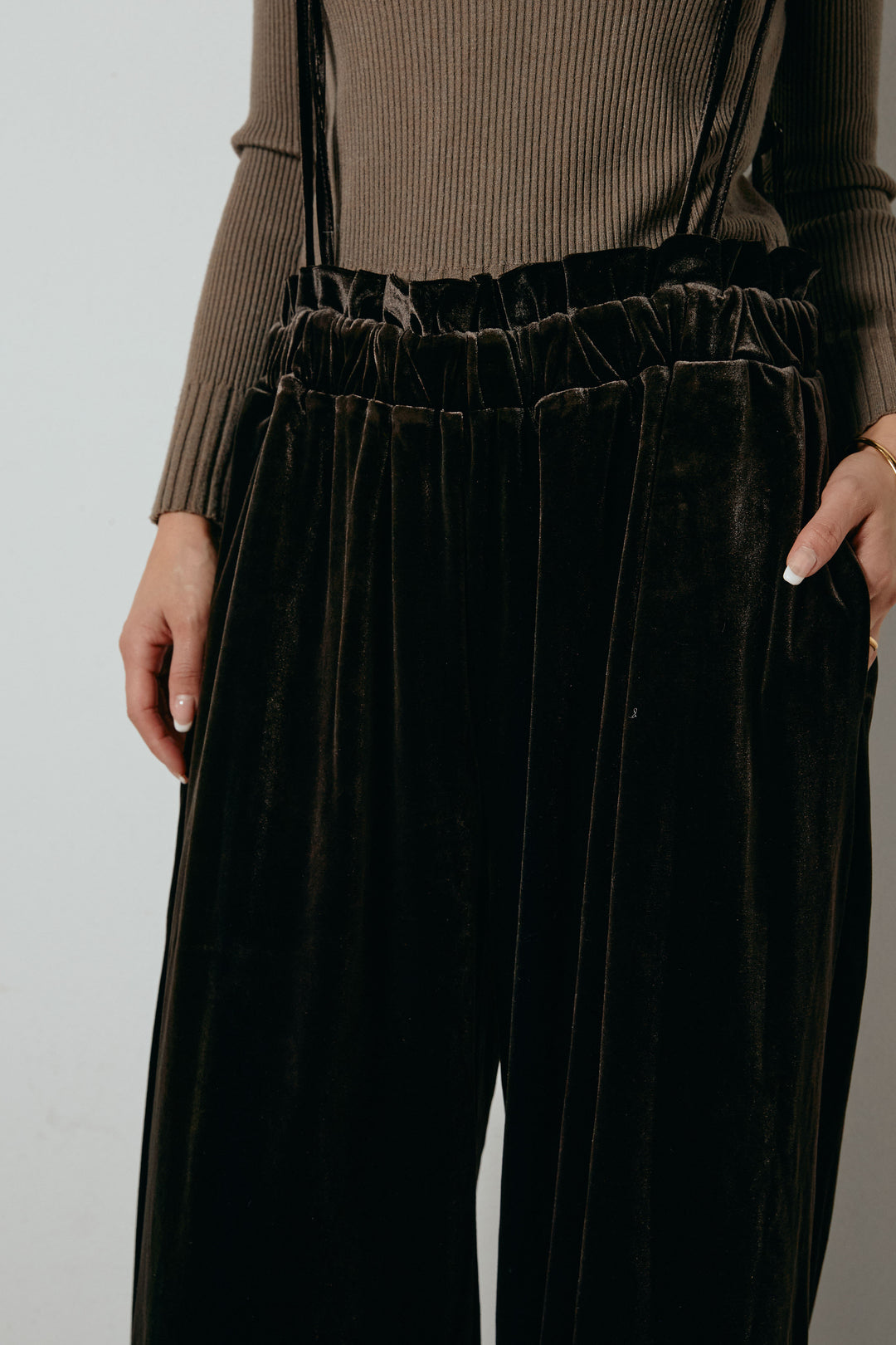 [SET]ループ編みVネックニットカーディガン+ベロアサスペンダー付きパンツ(2set)