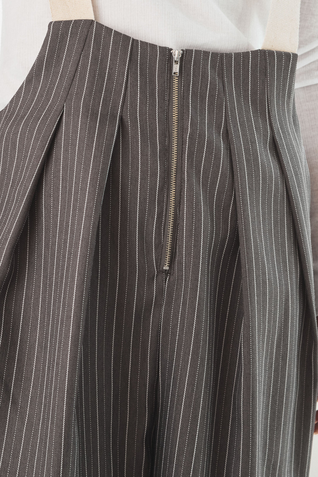 ピンストライプツータックサロペット