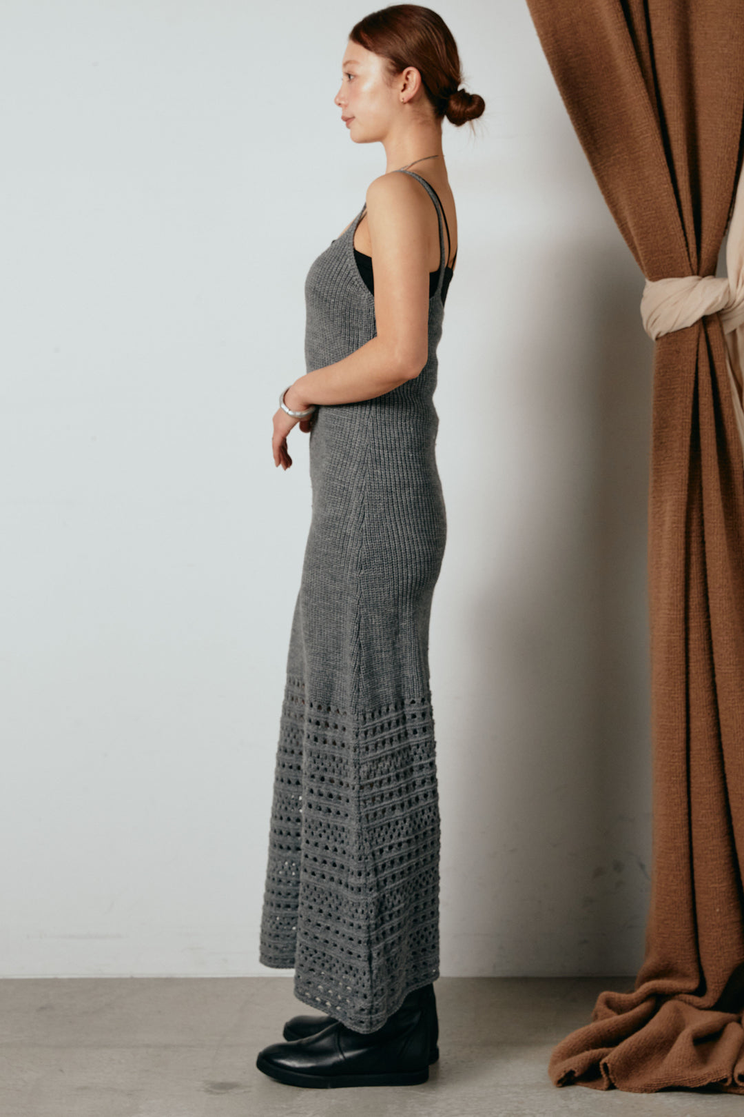 裾透かし編みキャミソールニットワンピース